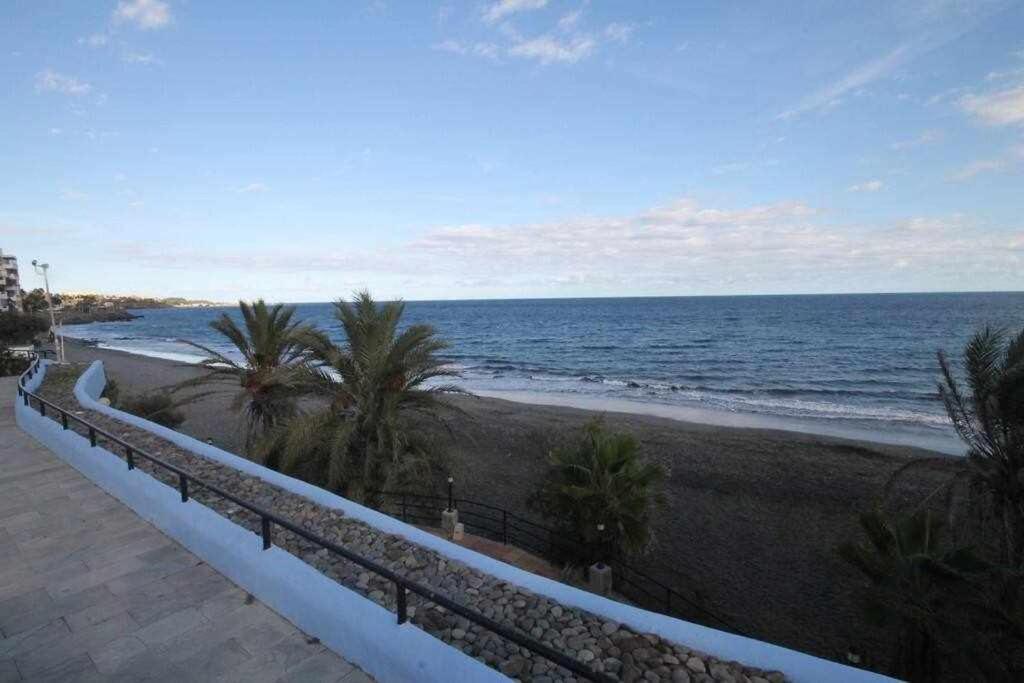 Bonito Apartamento Con Vista Al Mar Playa Del Aguila  Екстериор снимка